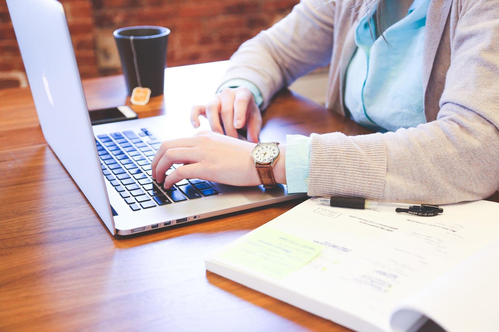 laptop-computer-writing-work-hand-screen-871986-pxhere.com